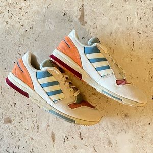 Adidas Sneakers with corduroy tongue.